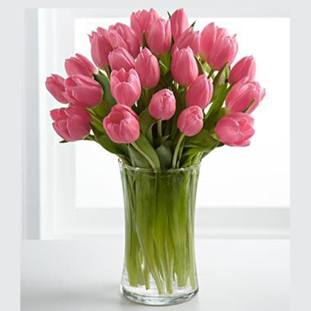 цена 30 Pink Tulips with Glass Vase